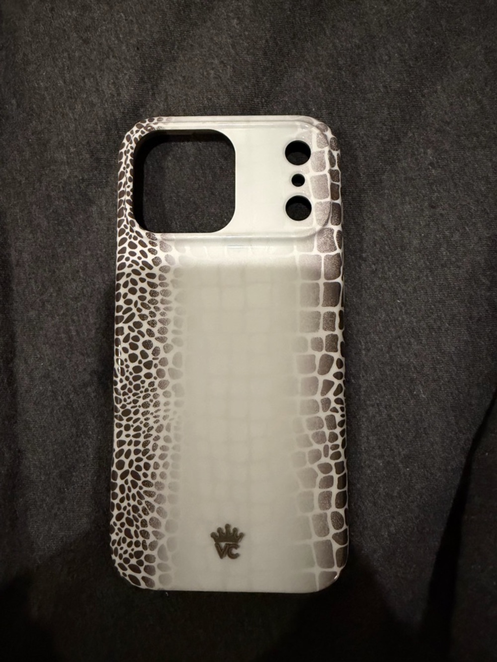 Velvet Caveir iphone 17 pro max